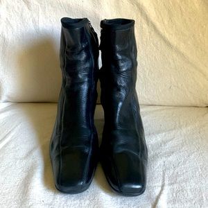 Prada Vintage ankle black leather boots  39 EU or 8  8.5 US Cracked sole